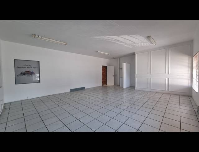 322M² WAREHOUSE TO LET IN BARTLETT